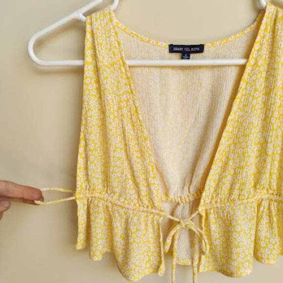 HEART & HIPS | Butter Yellow Front Tie Ruffle Hem Ditsy Floral Boho Crop Top S - Picture 6 of 12